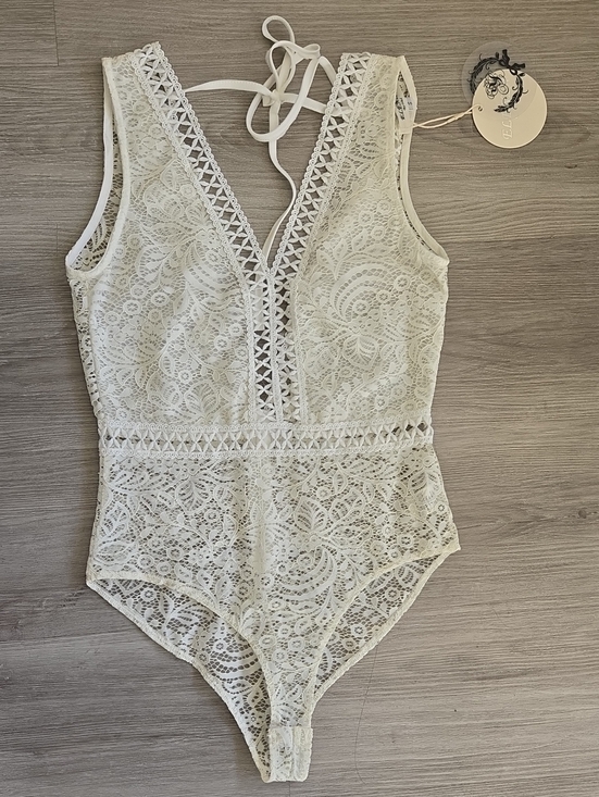 Tops - Lace V-Neck Bodysuit in Cream